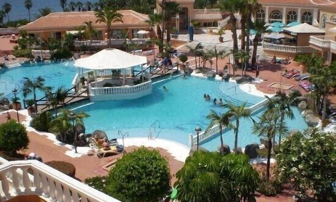Arona Apartment | Apartment Tenerife Sur - beachfront Las Americas - pool - air cond