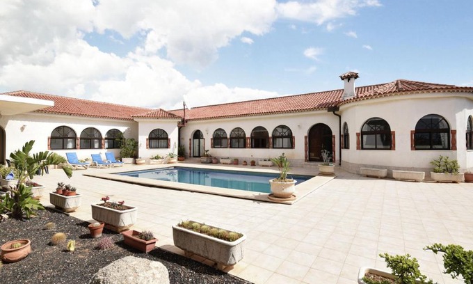Granadilla de Abona House | Beautiful holiday home in San Isidro with pool