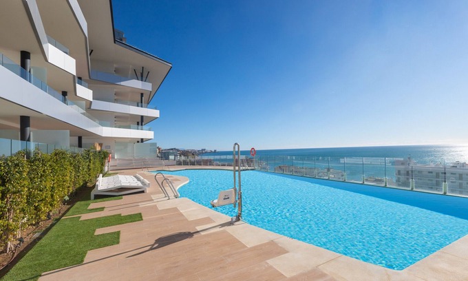 Torreblanca House | BEGOÑA SEA VIEW - Modern Apartment Just 5 Minutes from the Beach with Shared Pool and Fre