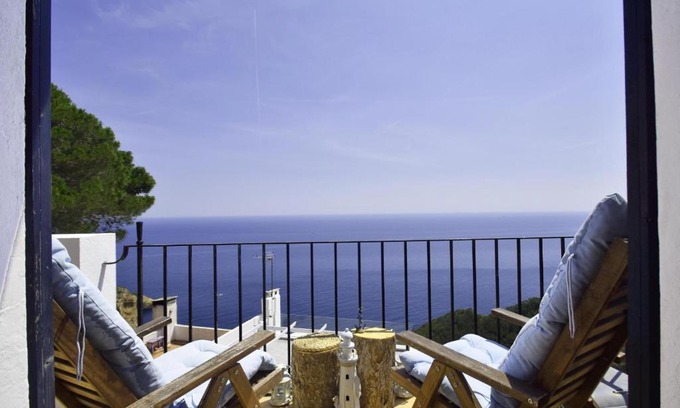 Aiguablava Apartment | Blue Pine