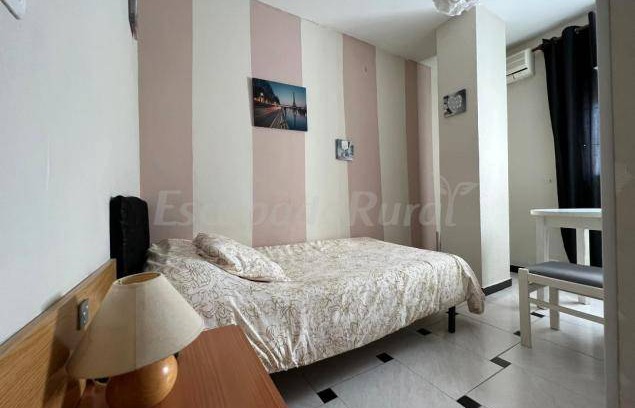 Fuentes de Ebro Cottage | Cabin ∙ 17 bedrooms ∙ 1 guest