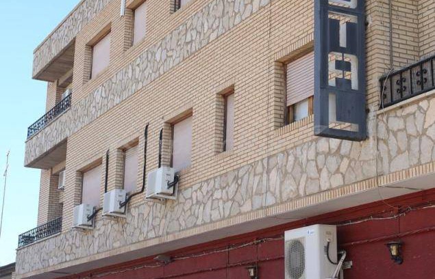 Fuentes de Ebro Cottage | Cabin ∙ 17 bedrooms ∙ 50 guests