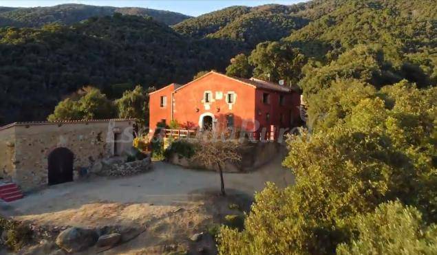 Sant Iscle de Vallalta Cottage | Cabin ∙ 6 bedrooms ∙ 29 guests