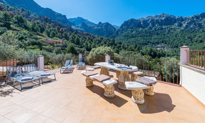 Escorca House | CAN ALEX-CALA TUENT, HOUSE WITH POOL, GARDEN, INTERNET AND KAYAK 4 MIN FROM THE BEACH