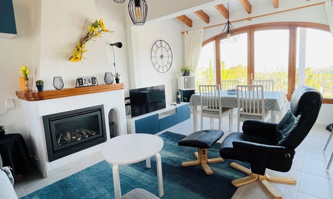 Empedrola House | Casa Rosa - Quietly located house with beautiful panoramic view & fiber wifi