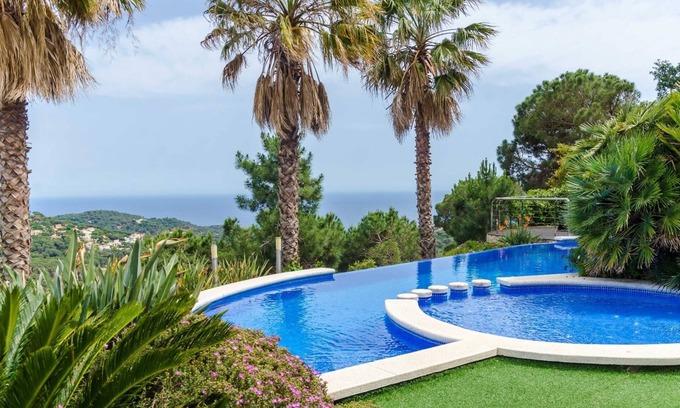Lloret de Mar Villa | Club Villamar - Spectacular luxury villa with private swimming pool and stunning sea views! Spend.
