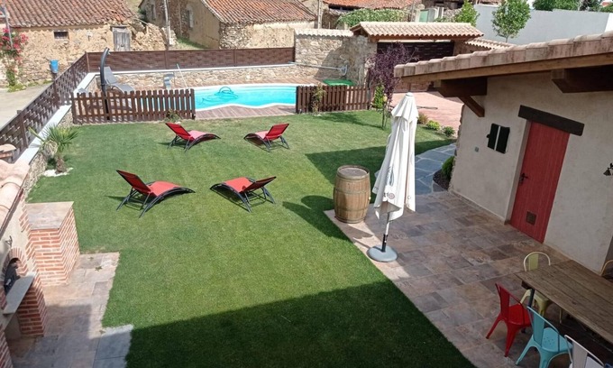 Sanchon de la Sagrada House | Country House 'Casa Rural Gorriones' with Private Pool, Private Garden and Wi-Fi