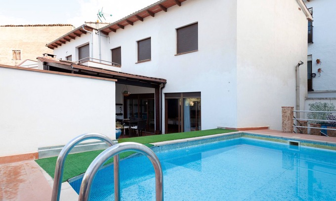 Cazorla House | Country House 'La Casa De La Pintora' with Mountain View, Private Pool and Wi-Fi