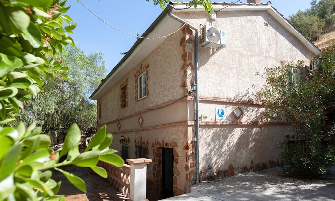 Cazorla House | Country House 'La Casa De La Piscina' with Mountain View, Wi-Fi and Air Conditioning