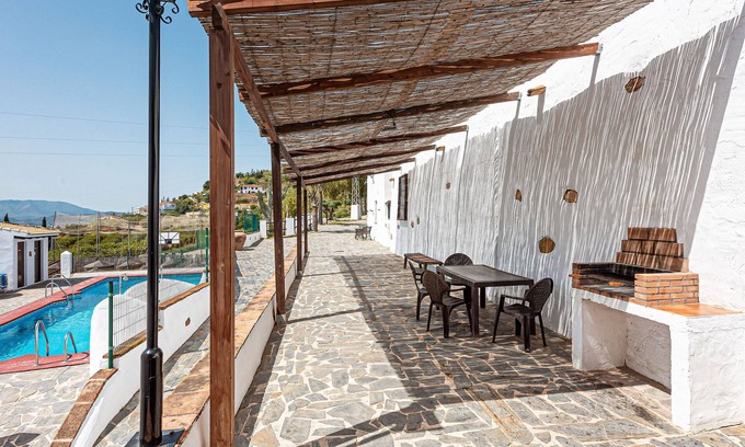 Malaga House | Country House 'La Yegueriza' with Lake View, Shared Pool and Private Terrace