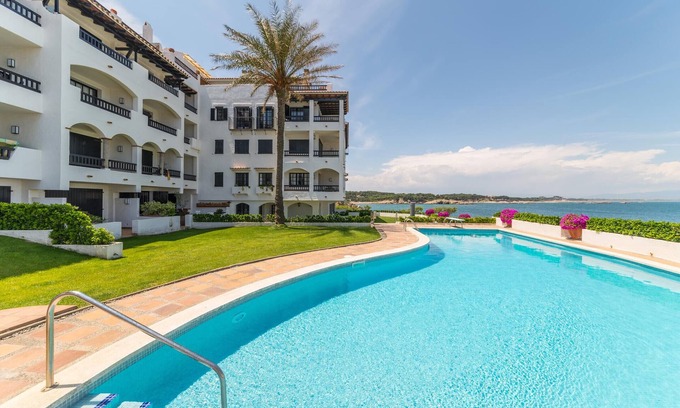 L'Escala Apartment | Diana: Apartment with communal pool, garden and sea views