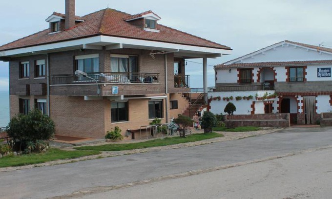 San Vicente de la Barquera House | Motel ∙ 8 guests