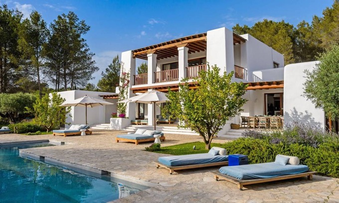 Santa Gertrudis Villa | 523 m² Villa ∙ 5 bedrooms ∙ 10 guests