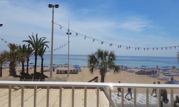 Benidorm Centro Condo | Flat in Benidorm Renovated Frontline with Terrace