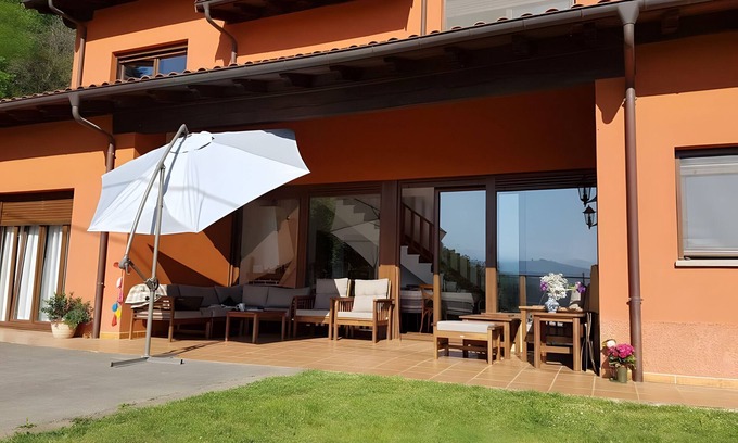 La Vega de los Caseros House | Holiday Home 'Casa Carmen' with Mountain Views