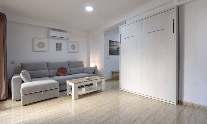Torremolinos City Centre Apartment | Holiday Home in Torremolinos by Playa Carihuela