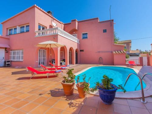 Empuriabrava House | Holiday Home Requesens by Interhome
