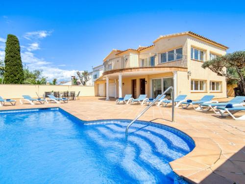 Empuriabrava House | Holiday Home Requesens by Interhome