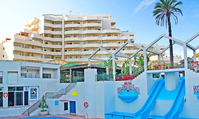 Benalmadena Costa Apartment | Homerez - 100 m away from the beach! Appartement for 4 ppl. with shared pool