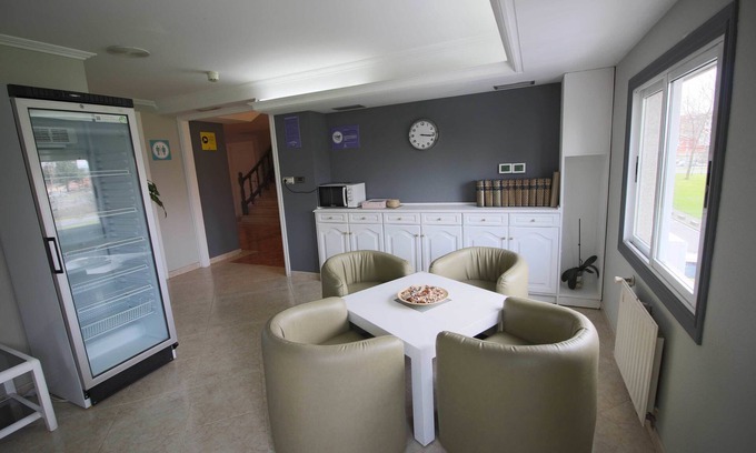 Elvina Hostel | Hostal Alda Puerta Coruña