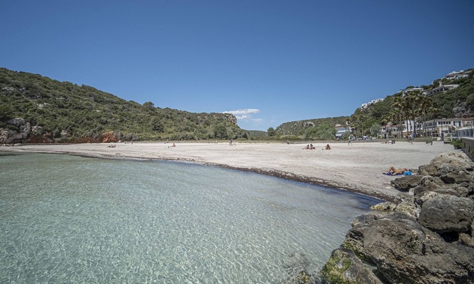 Cala en Porter Hostel | Hostal Castell de Lô