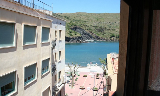 Portbou Hostel | Hostal Juventus