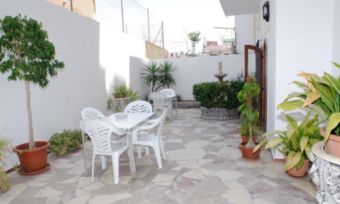Sant Antoni de Portmany Hostel | Hostal Montaña