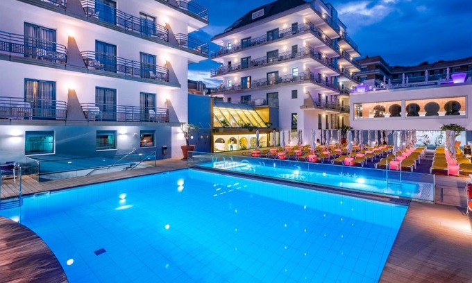 Santa Susanna Hotel | Hotel Alhambra