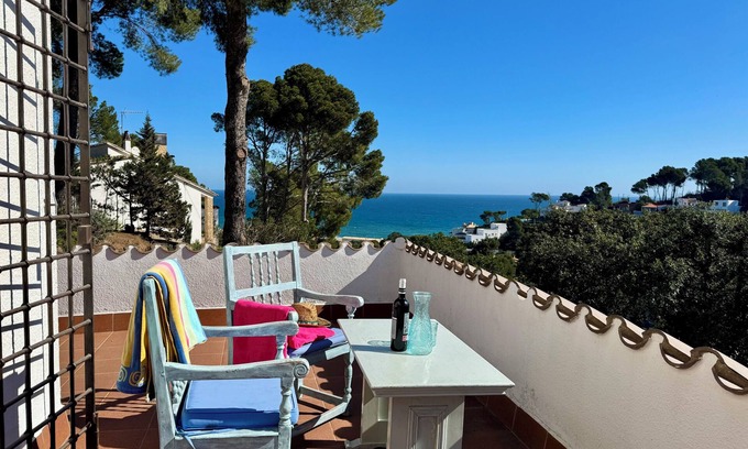 Begur Villa | Individual villa with garden and splendid 6 people only 1 Km. from the beach.