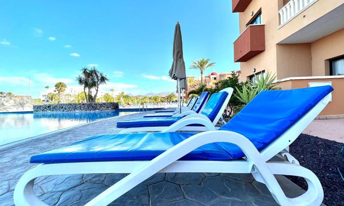 San Miguel de Abona Apartment | Junior Suite with Wifi, AC and pool, well connected in the South of Tenerife