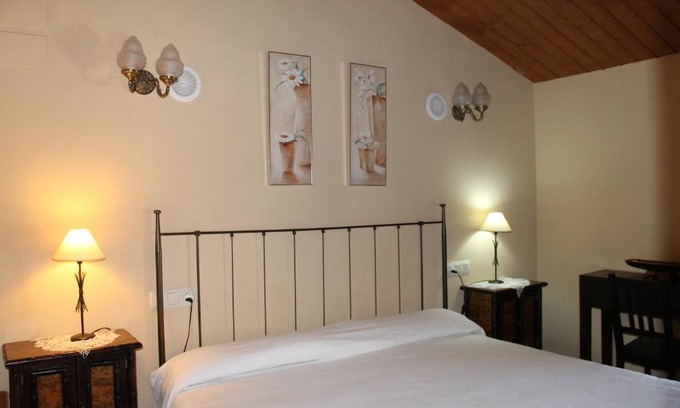 Valle de Yerri Hostel | La Bodega Del Camino aka Albergue On TheLe