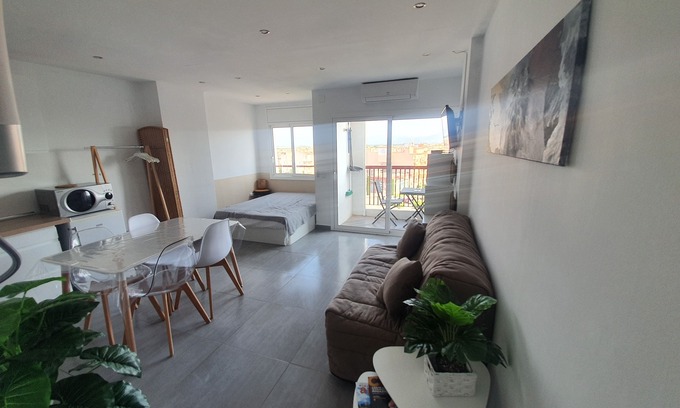 Empuriabrava Apartment | Large air-conditioned beachfront studio up to 4 people close to shops