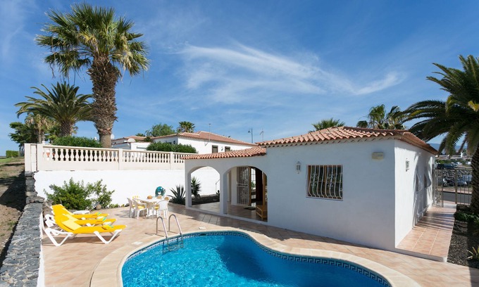 San Miguel de Abona Villa | LUXURY SUNNY HOLIDAY HOME WITH BREATHTAKING VIEWS AND HEATED PRIVATE POOL