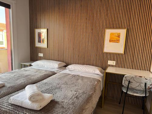 Leon House | Oak Home - Oakplaces