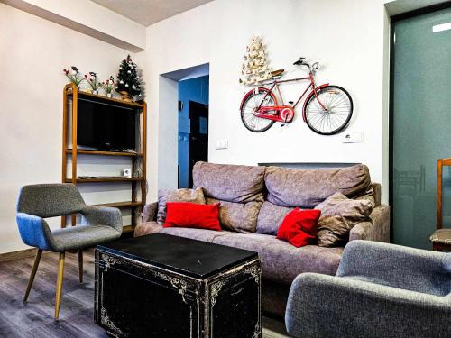 Leon House | Oak House Oakplacescom