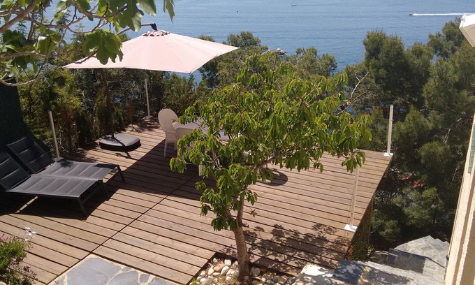 Almadraba-Canyelles Apartment | Roses: Loft with private terrace and garden, magnificent sea view