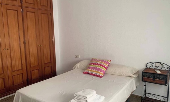 Malaga Apartment | Simple and economical apartment for families and groups. Swimming pool and parking