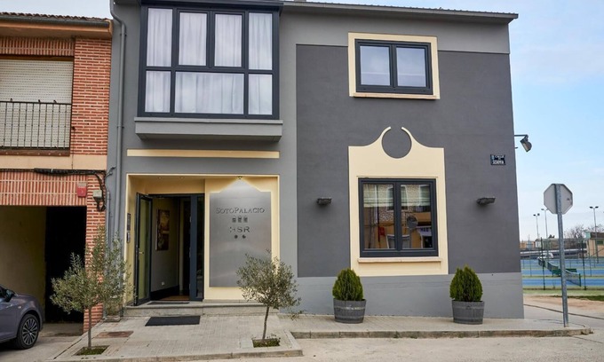 Madrona Hostel | Sotopalacio HSR