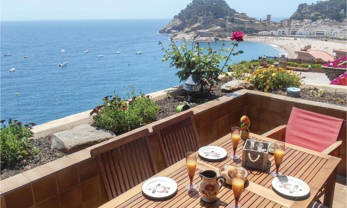 Tossa de Mar Apartment | Stunning apartment in Tossa de Mar with 3 Bedrooms, WiFi and Outdoor swimming pool