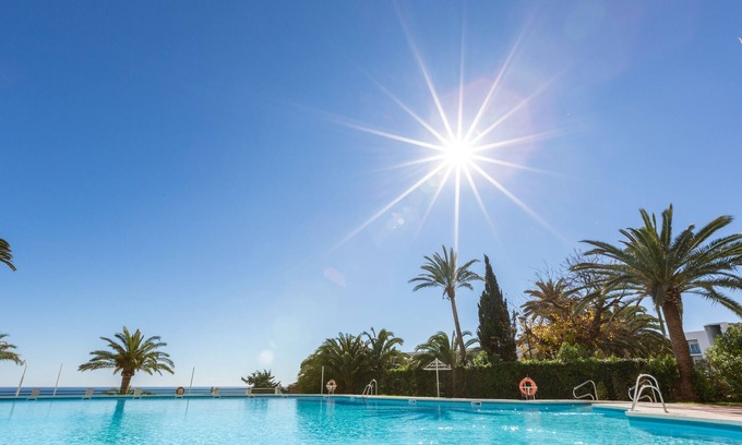 Torremolinos Apartment | Torremolinos: apartment in 1st line of sea