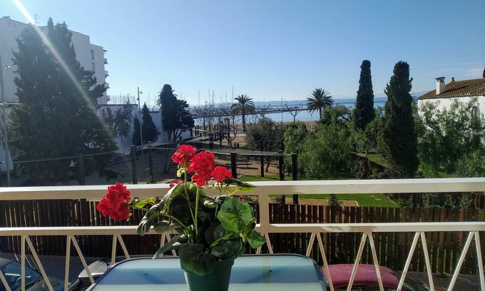 Roses Town Center Apartment | Very spacious apartment, almost on the first line. With an ocean view and garden