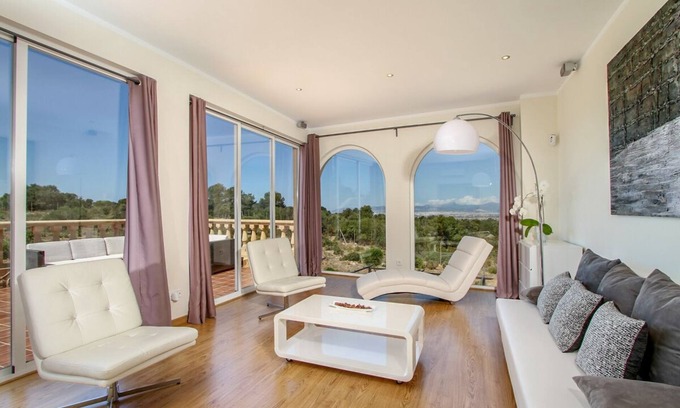 Llevant Villa | Villa Aranjassa - Six Bedroom Villa, Sleeps 12