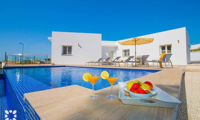 Urbanitzacio la Fustera Villa | Villa BAYDAL by Abahana Villas
