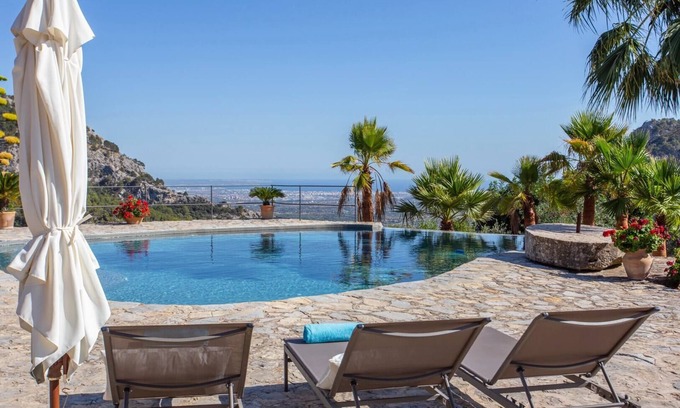 S'Arxiduc Villa | Villa Magnolia - Luxury Mallorcan finca with tennis court, mountain and sea.