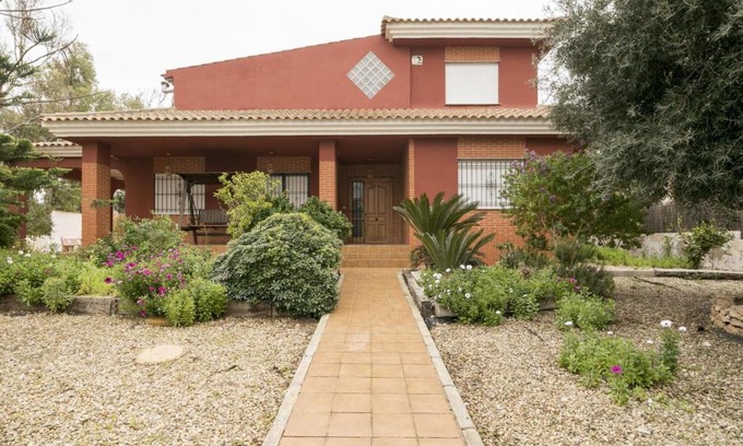 Playa Honda House | Welcoming Holiday Home in Cartagena with Garden