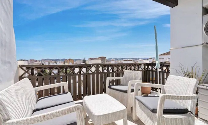 Fuengirola Apartment | Wonderful apartment in the heart of Fuengirola with access to pool and wi-fi