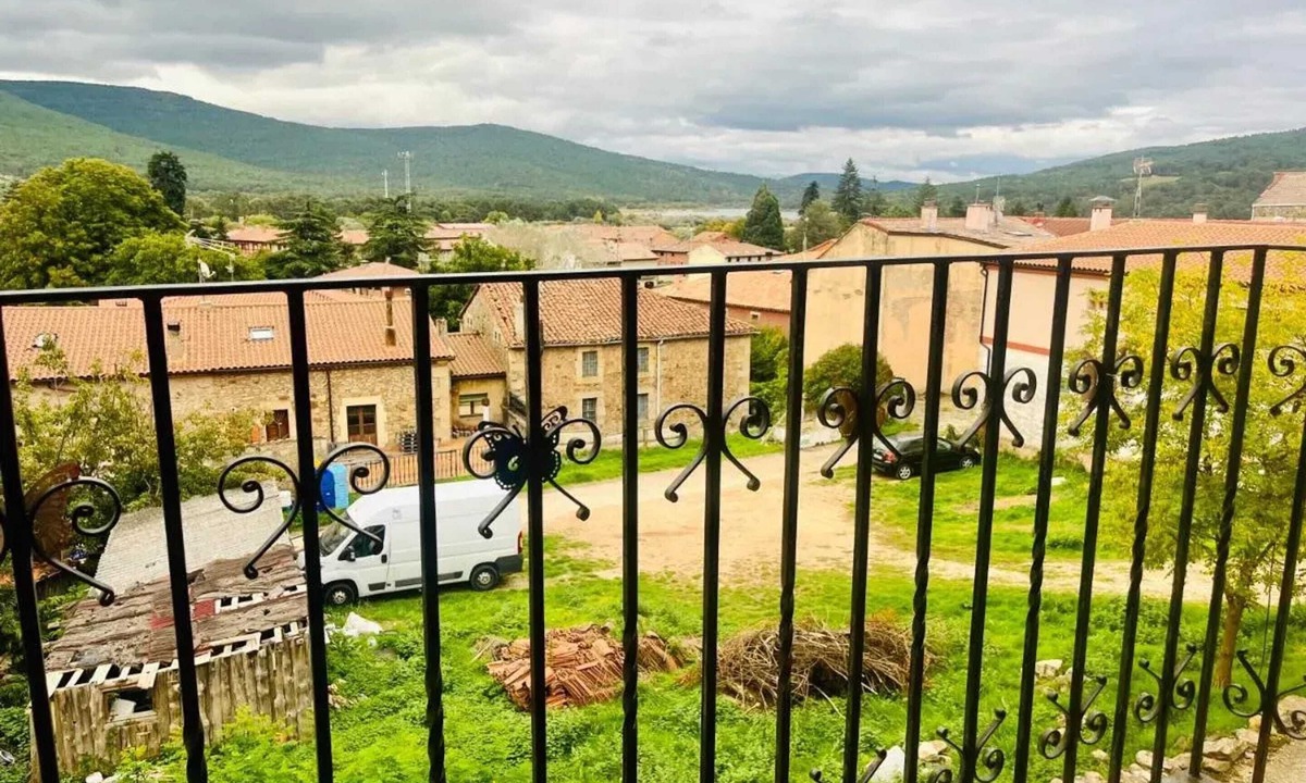 Vinuesa House | Homerez - Charming House in Vinuesa with Garden View