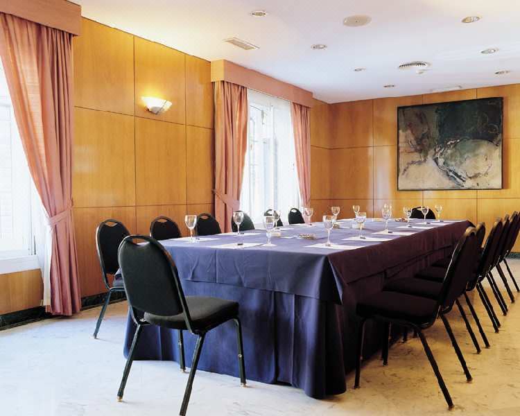 Photo of Others in Trafalgar
