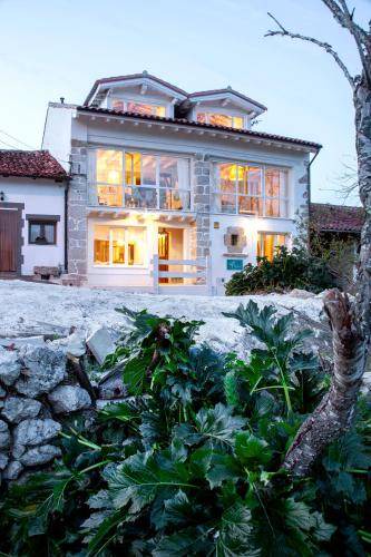 Photo of Buildings in Valdaliga
