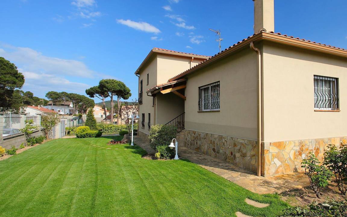 Photo of Buildings in La Goba